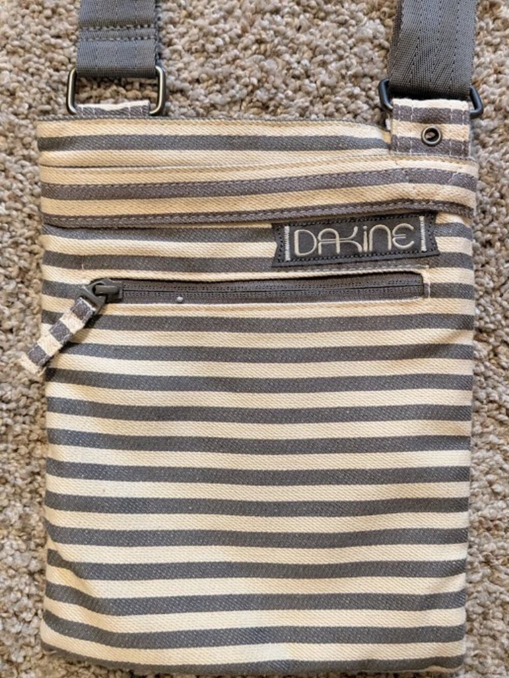 Dakine Jive crossbody bag in grey and cream